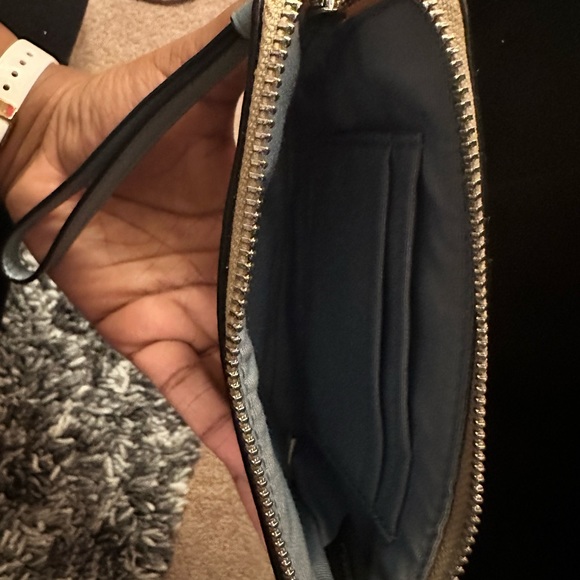 Coach wristlet - Picture 3 of 5